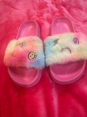 The Children's Place Pink Faux-Fur Rainbow Emoji Slide Sandals